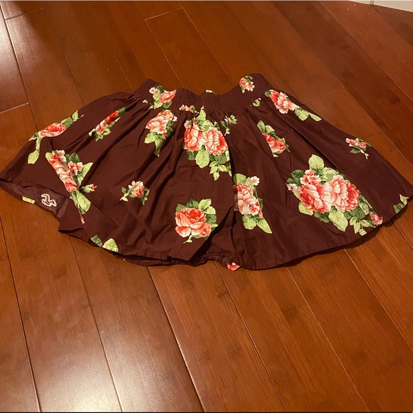 NWOT Hollister Skirt - Picture 2 of 3